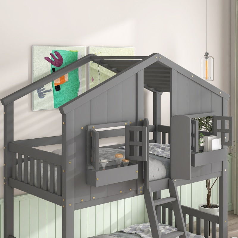 Graues Twin-over-Twin-House-Etagenbett mit Dach, Fenster, Blumenkasten, Türdesigns, mit Sicherheitsgeländer und Leiter