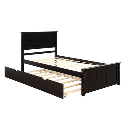 Plattformbett aus Holz mit Ausziehbett